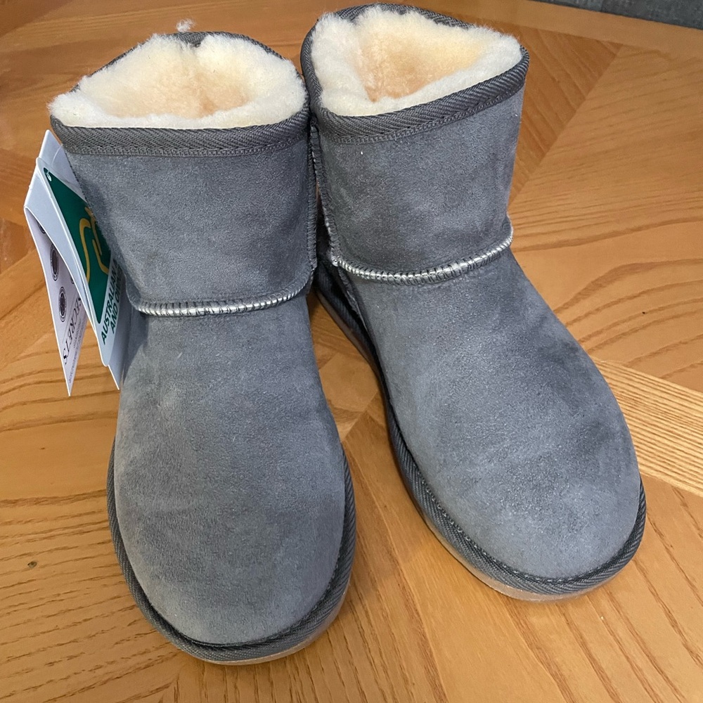 Elegant Gray Winter Boots